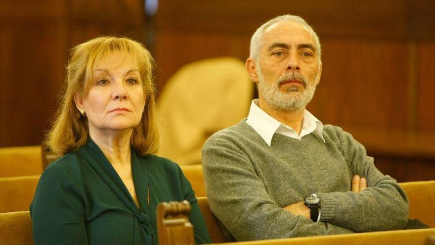 La presidenta Isabel García junto Antonio Martín Alén durante la sesión