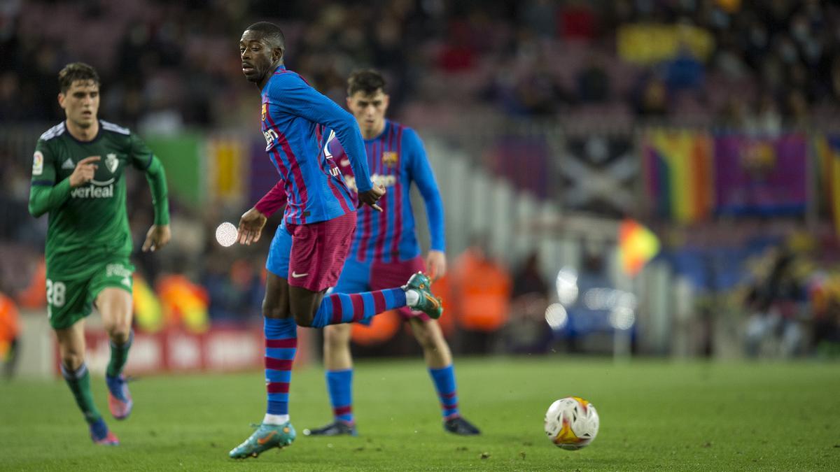 Dembelé toca de tacón durante la goleada ante Osasuna