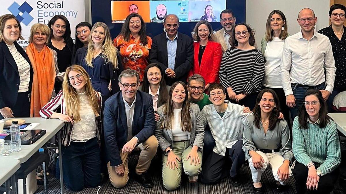 Miembros de Social Economy Europe posan tras la celebración de su asamblea general.