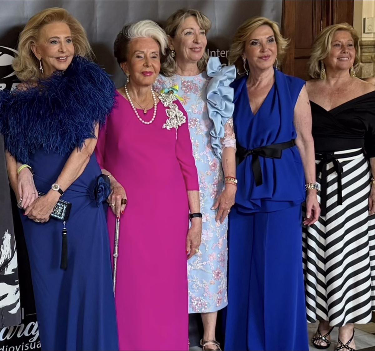 Mayren Beneyto, Marisa Marín, Mercedes Hurtado, Toña Xàtiva, Loli Marco. Mayren Beneyto, Marisa Marín, Mercedes Hurtado, Toña Xàtiva, Loli Marco.