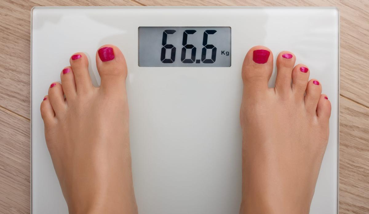 El cortisol desempeña un papel significativo en la regulación del peso corporal.