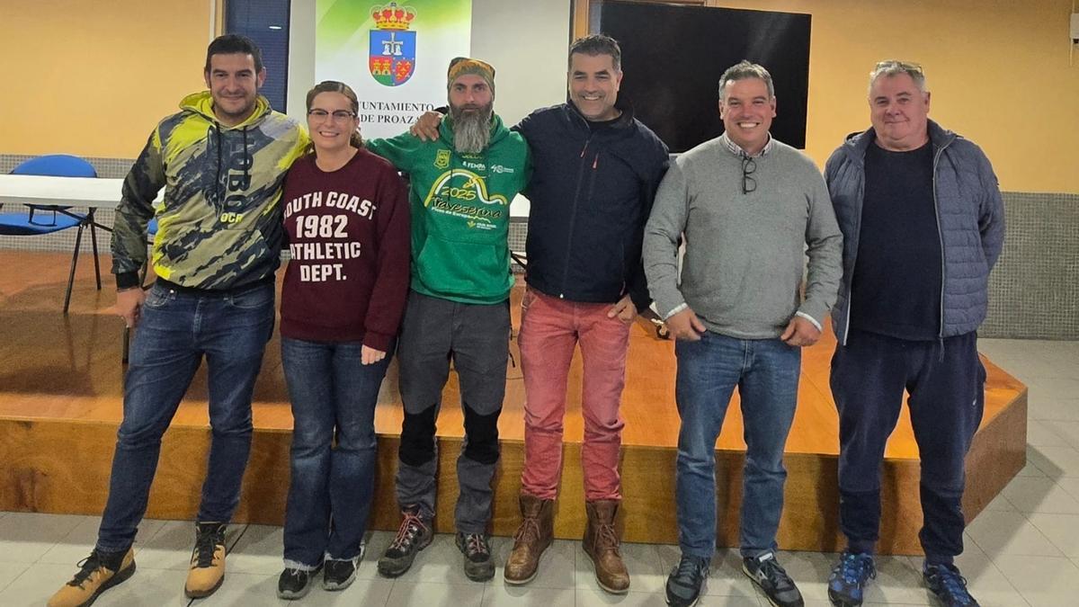 Por la izquierda, David Pérez, Cristina Fidalgo, Iván Vega, Abel Rodríguez, Fernando Figaredo y Rafael de Rafael, durante la presentación de la prueba.