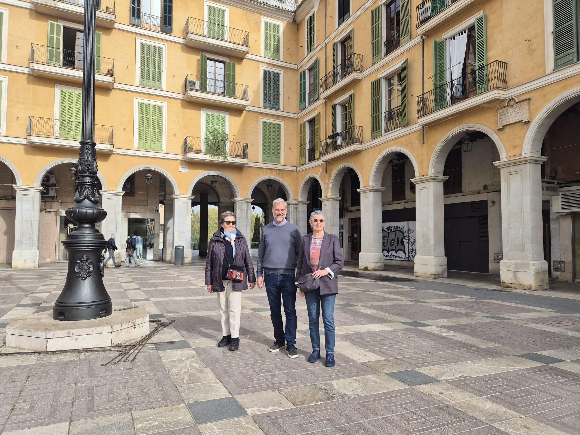 Vecinos y comerciantes ven con recelo la reforma de la plaza Major