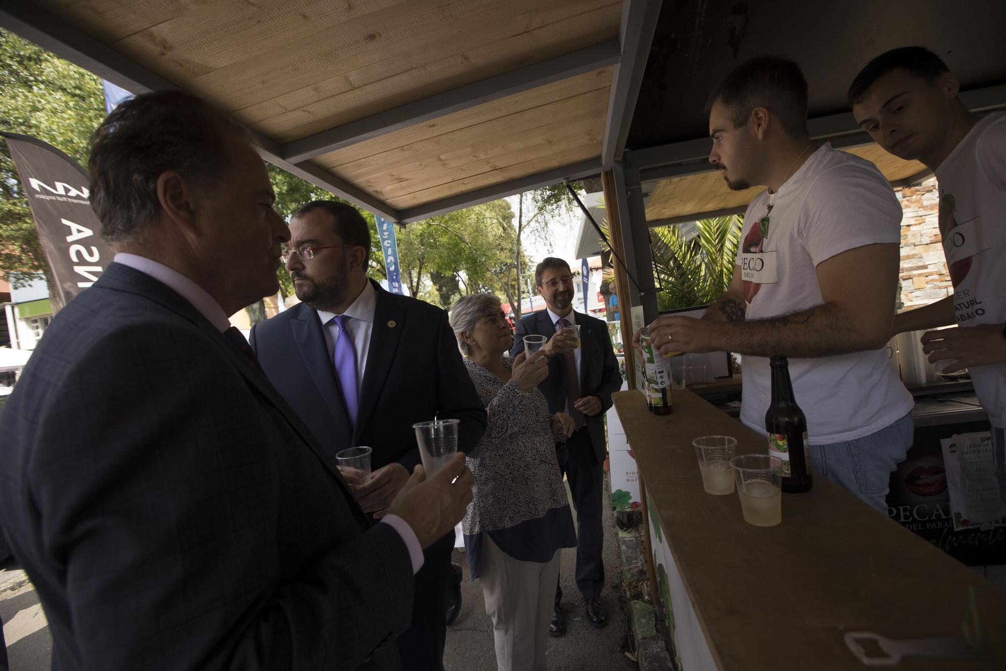 En imágenes: La visita de Adrián Barbón a la Feria de Muestras