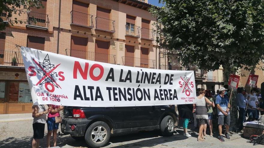 “SOS vega y campiña” de Toro informa sobre la línea aérea de alta tensión