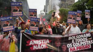 Manifestación en Sao Paulo para pedir el encarcelamiento de Jair Bolsonaro y el resto de implicados en el intento de golpe de Estado del 8 de enero de 2023.