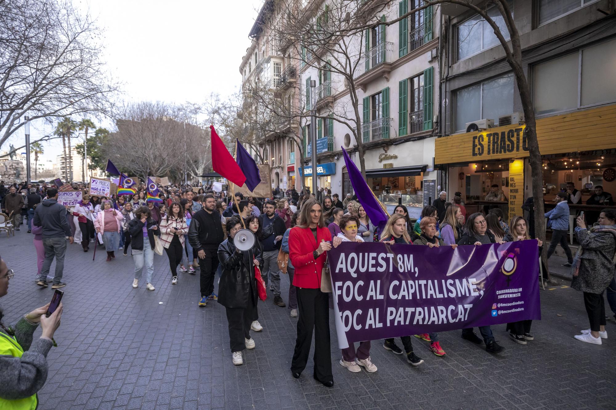 Manifestación feminista en Palma alternativa a favor de los derechos trans