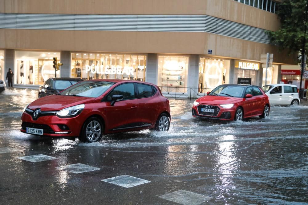 La tormenta ha complicado la movilidad dentro de la isla