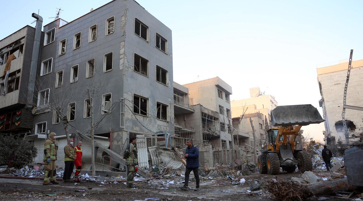 Estado en el que han quedado algunos edificios de Teherán tras el ataque de Israel y EEUU.