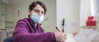Crónica de un ictus: la primera paciente del Credine de Langreo escribe un libro para contar su experiencia