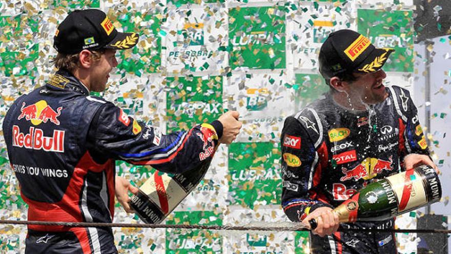 Sebastien Vettel ruixant amb cava el seu company a Red Bull Mark Webber al podi d&#039;ahir a Interlagos.
