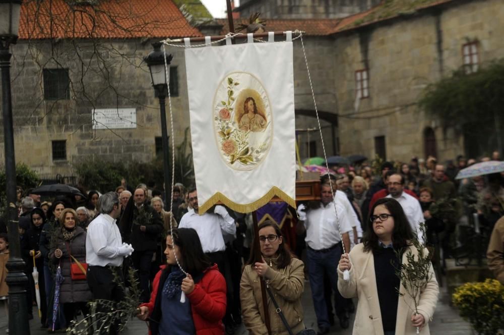 Semana Santa en Arousa 2016 | La lluvia desluce el Domingo de Ramos en Vilagarcía