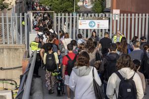 El tall de trens a la Sagrera causa un boom col·lateral al metro de Sant Andreu