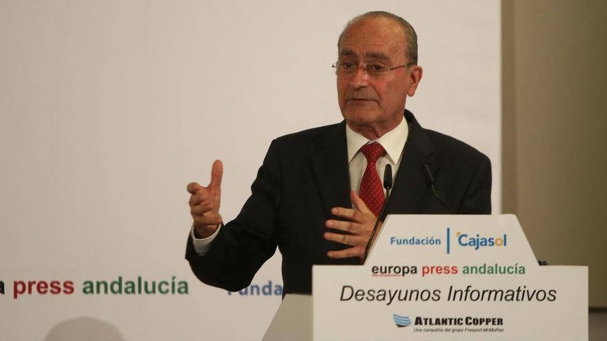 El alcalde, Francisco de la Torre, durante el desayuno informativo de ayer.