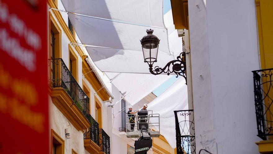 VÍDEO | La sombra de los toldos se queda sólo en el centro de Sevilla