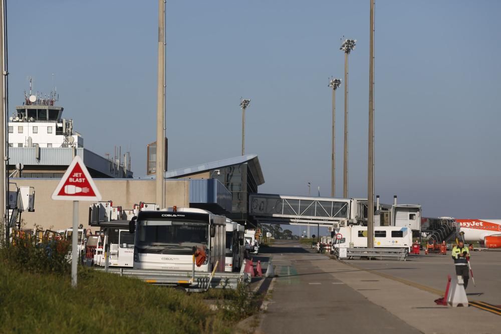 El Aeropuerto de Asturias moderniza su dispositivo antiniebla