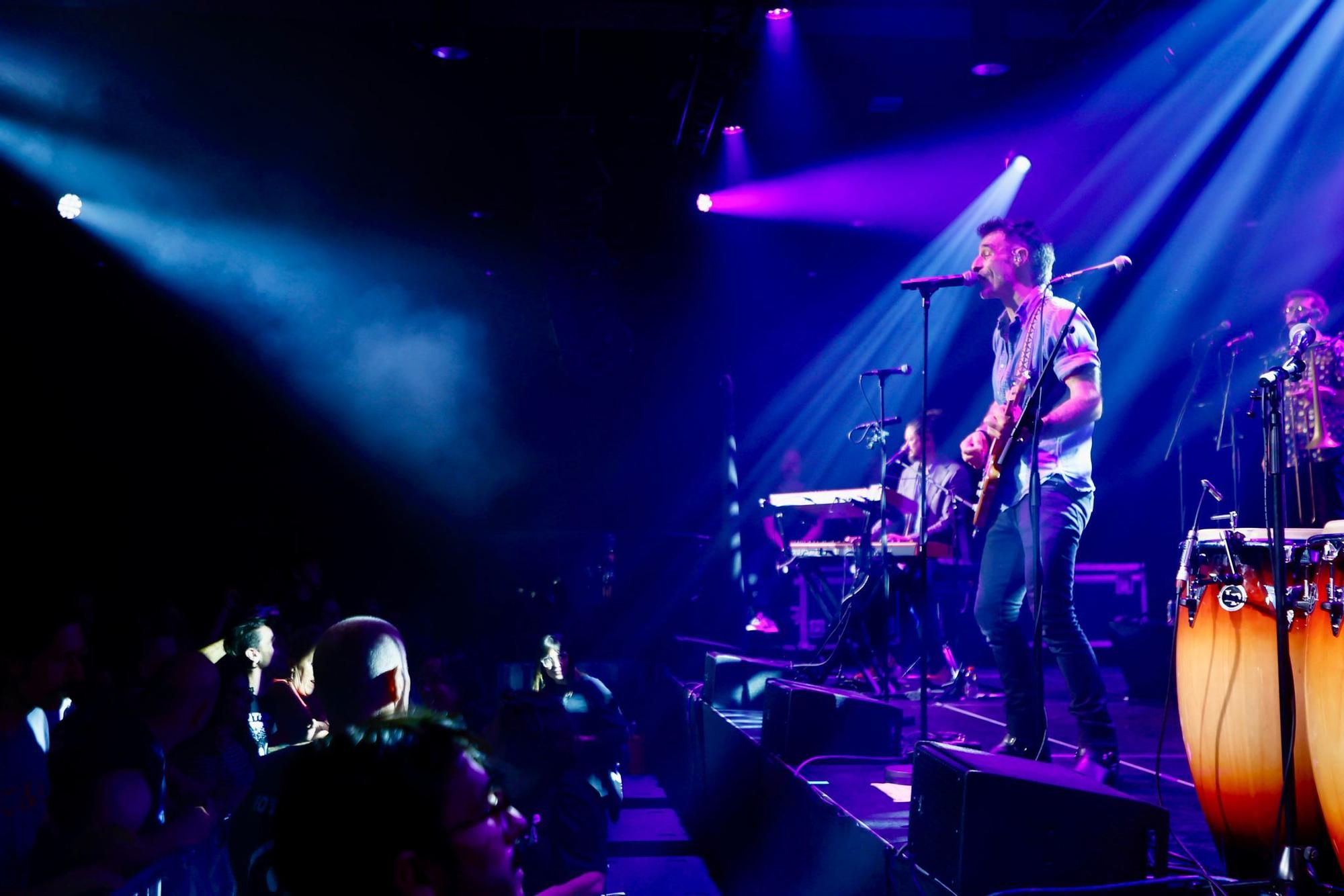 El auditorio del Roig Arena abre sus puertas con el universo de The Cat Empire