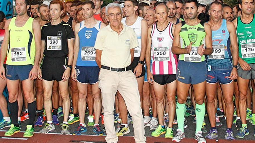 Manuel Rosales en la salida de la maratón que lleva su nombre // Santos Álvarez