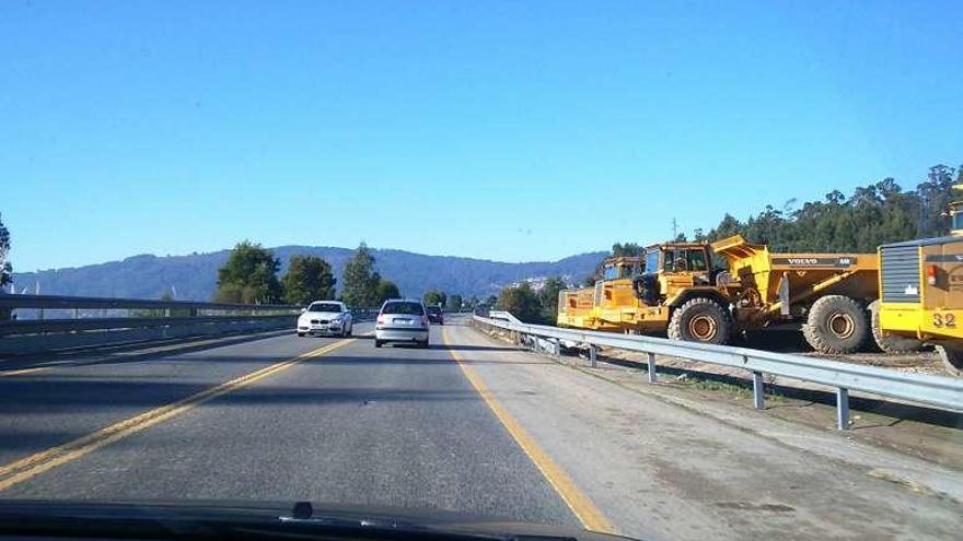 Maquinaria de las obras en el segundo subtramo, en Meira. // S.A.