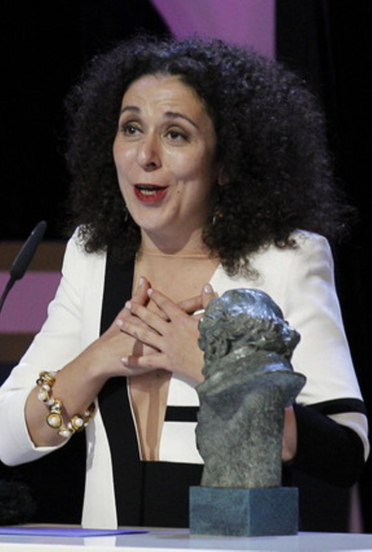 Sandra Hermida Muñiz, tras recibir el Goya a la mejor dirección de producción por su trabajo en Lo imposible.