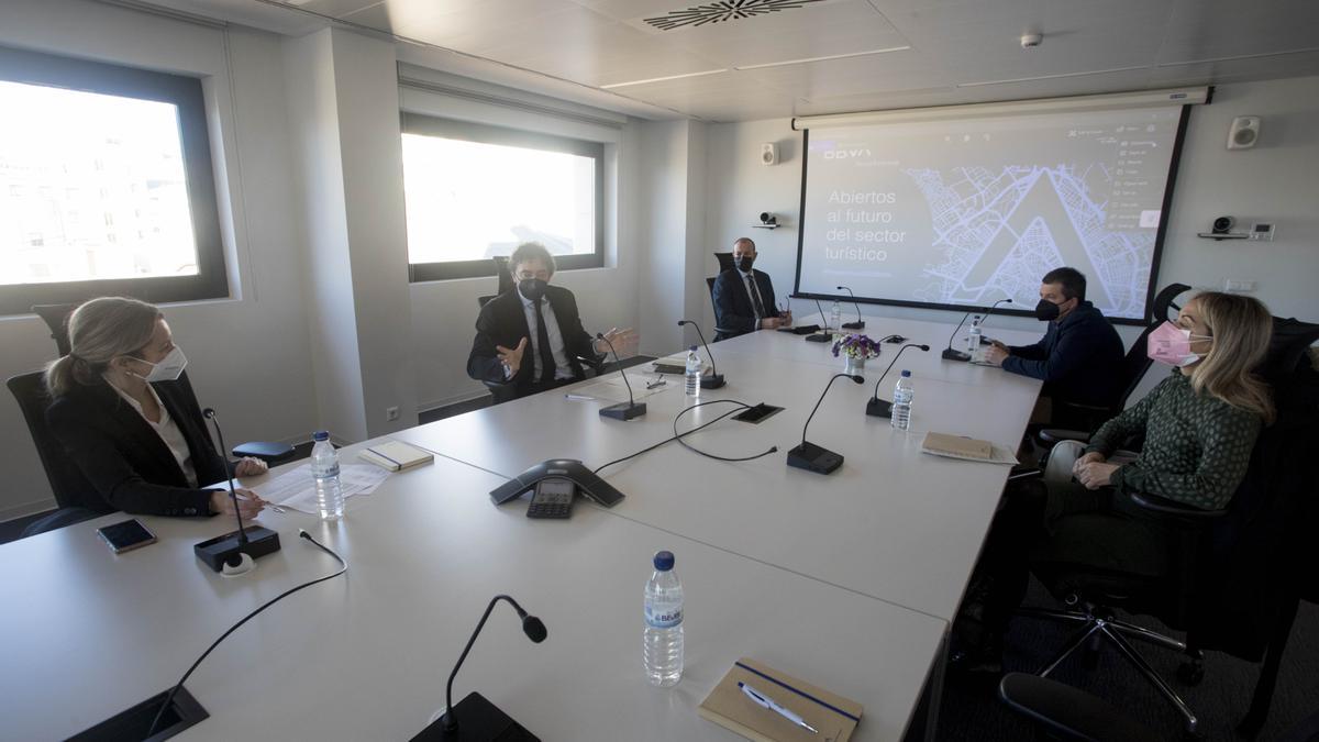 El encuentro se celebró en la sede del BBVA de València