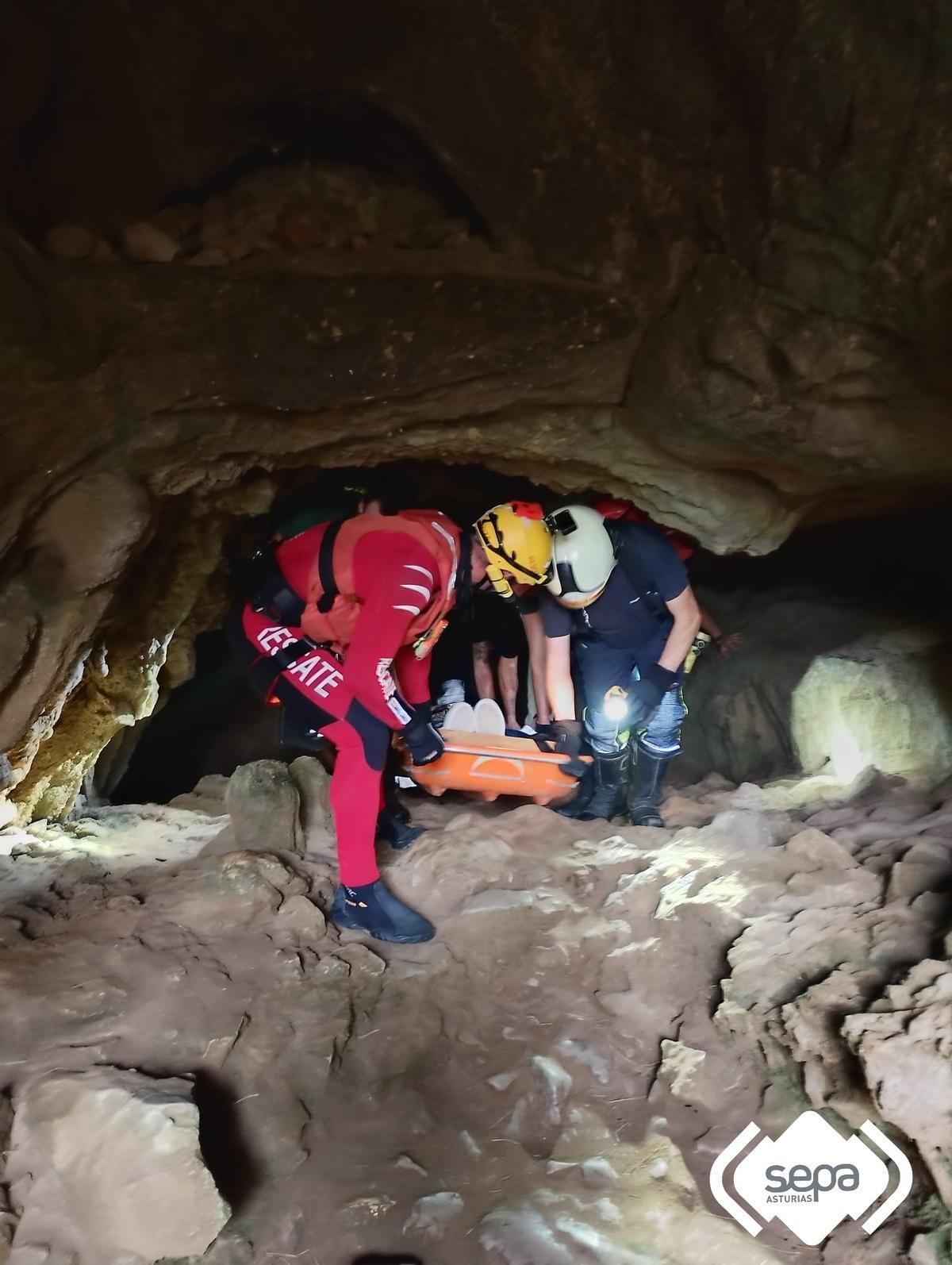 El rescate en la cueva de Cobijeru