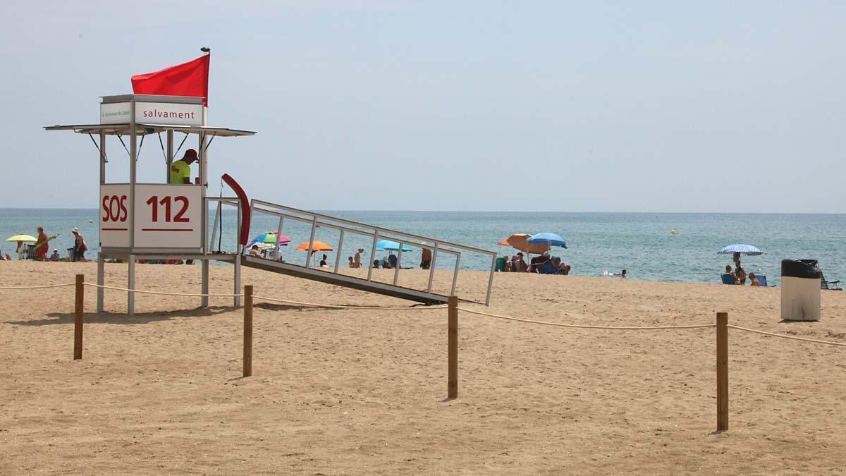 Un home mor atropellat per una barca en una platja de Calafell (Tarragona)