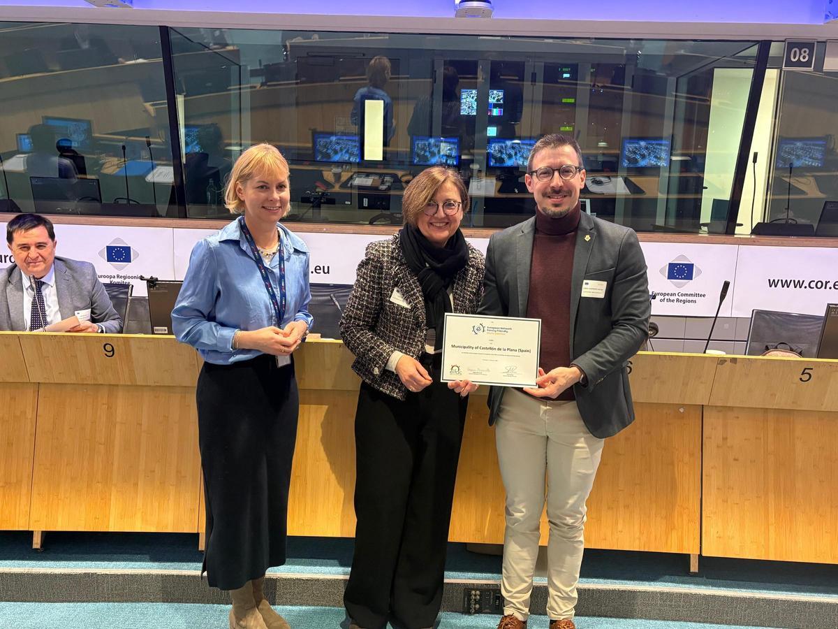 Vidal recoge la distinción en Bruselas.