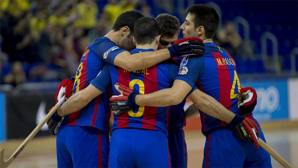 El equipo celebra un gol en el Palau contra el Merignac