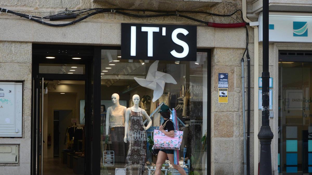 Una de las nuevas tiendas de ropa abiertas recientemente en el centro de Cangas.