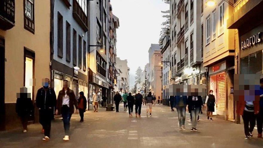 Situación de la calle Obispo Rey Redondo, en la tarde-noche de este sábado.