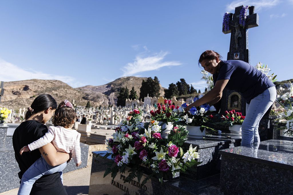 Día de Todoso los Santos en el cementerio de Los Remedios de Cartagena