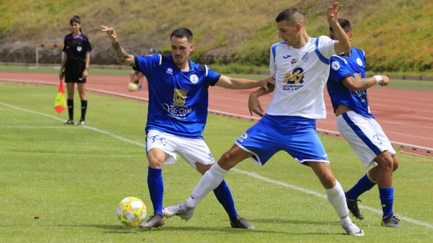 Una jugada del partido jugado en el Antonio Dominguez, entre el Marino y el Buzanada y que acabó con triunfo local.