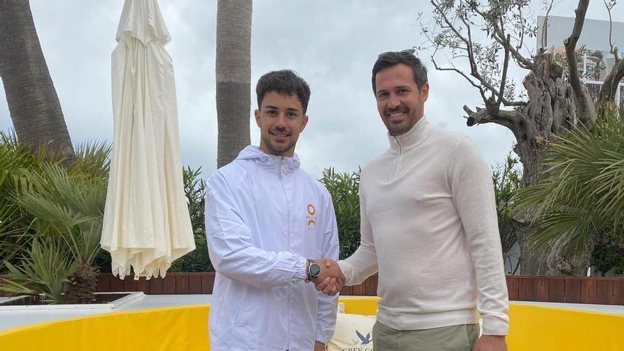 O Beach anuncia en Ibiza su patrocinio al campeón del mundo de Motonáutica, Álex Prats