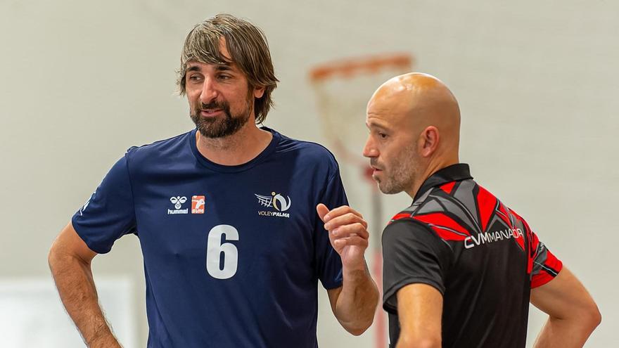 Abel Bernal y Alexis González departen antes de un derbi entre el Voley Palma y el ConectaBalear Manacor