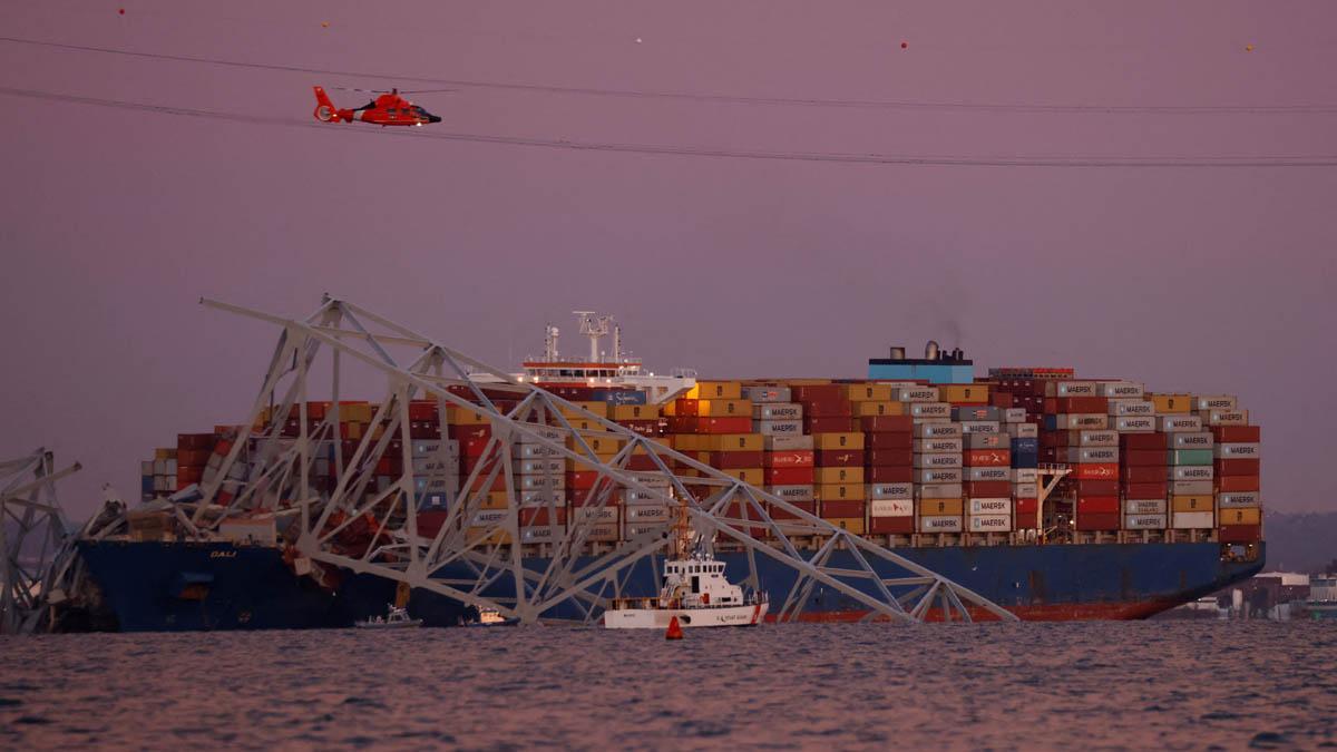 Un barco carguero  impacta contra el puente Francis Scott Key en Baltimore