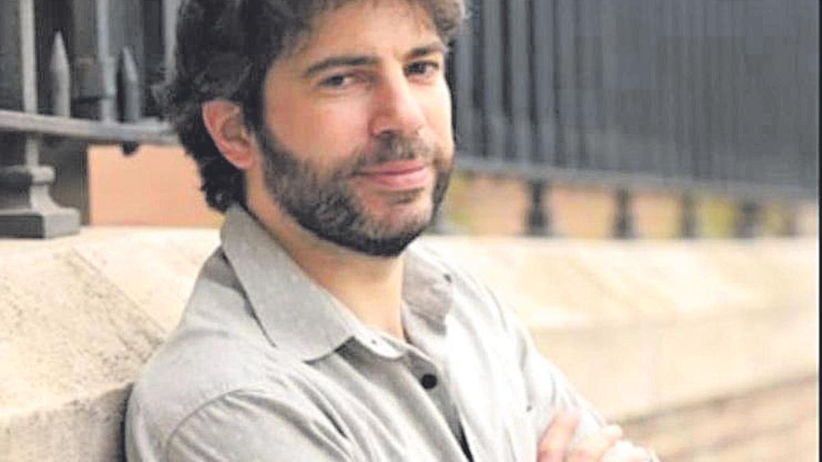 El escritor Javier Serena, director de la revista 'Cuadernos hispanoamericanos'