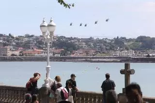 El Festival Aéreo ya sobrevuela Gijón en la jornada de entrenamientos: "Las acrobacias que hacen son alucinantes"