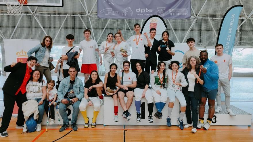 El club de esgrima de Benetússer se trae 11 medallas de Murcia