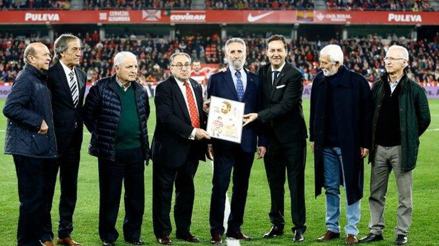 Telecinco confunde con un aficionado al mítico jugador Castellanos en su homenaje