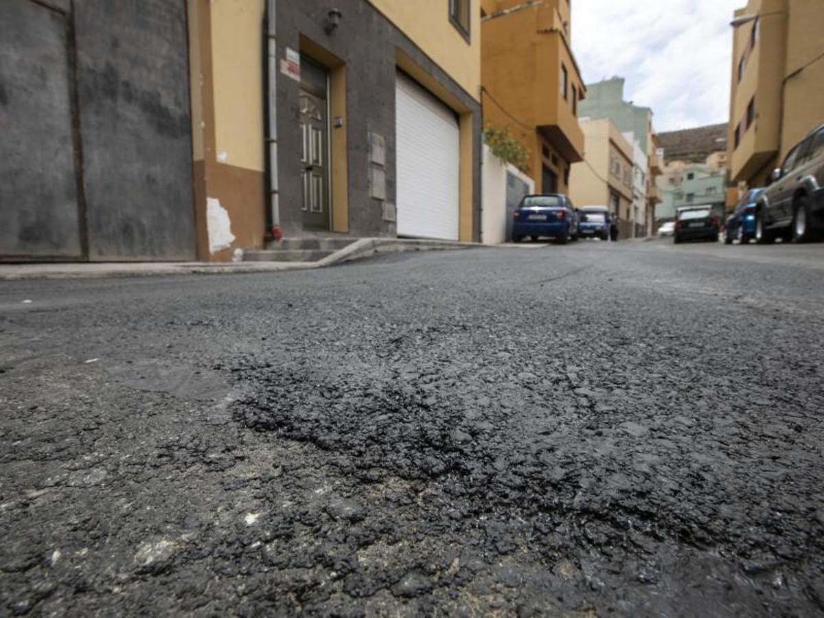 01.07.19. Las Palmas de Gran Canaria.- Vecinos de Cañada Honda se quejan del mal asfaltado de las calles. Foto Quique Curbelo  | 01/07/2019 | Fotógrafo: Quique Curbelo
