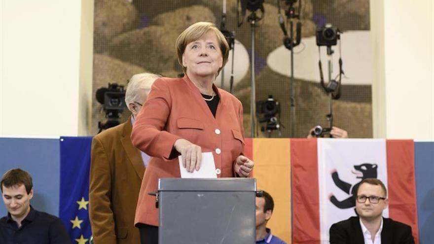 El auge de la ultraderecha empaña la cuarta victoria de Merkel