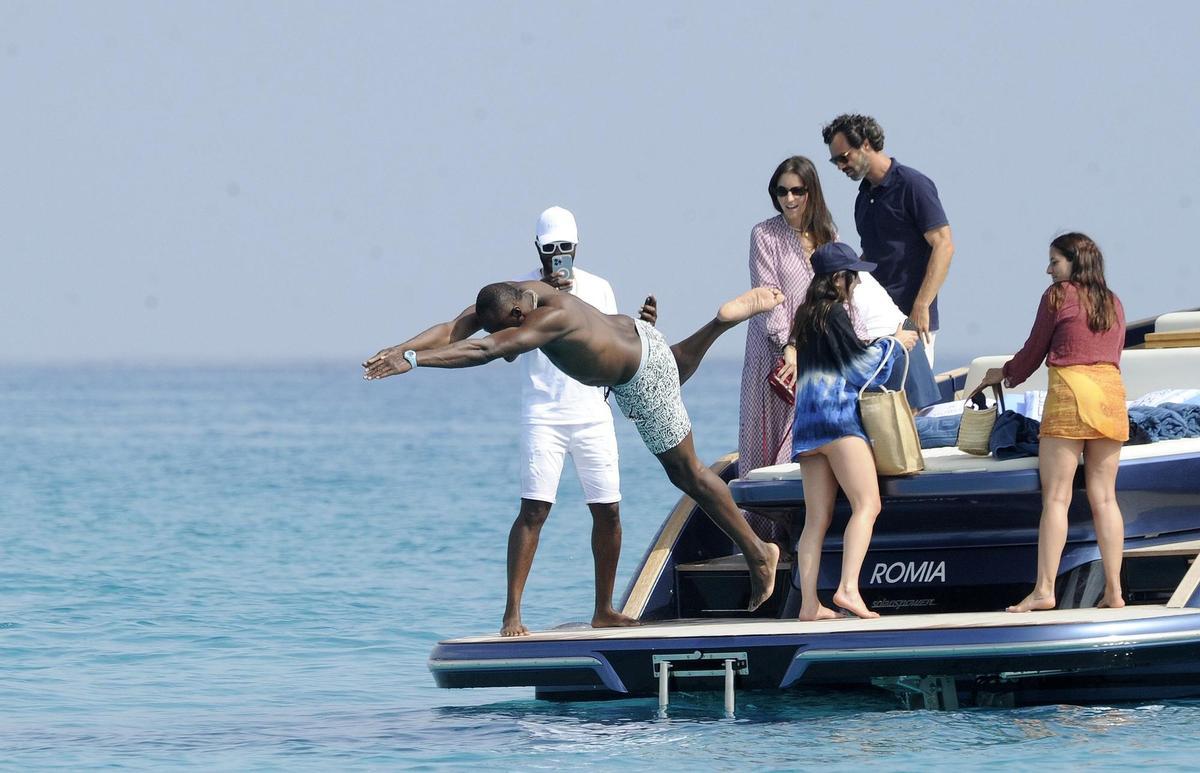 El exatleta jamaicano Usain Bolt disfruta del mar y la noche de Ibiza y Formentera