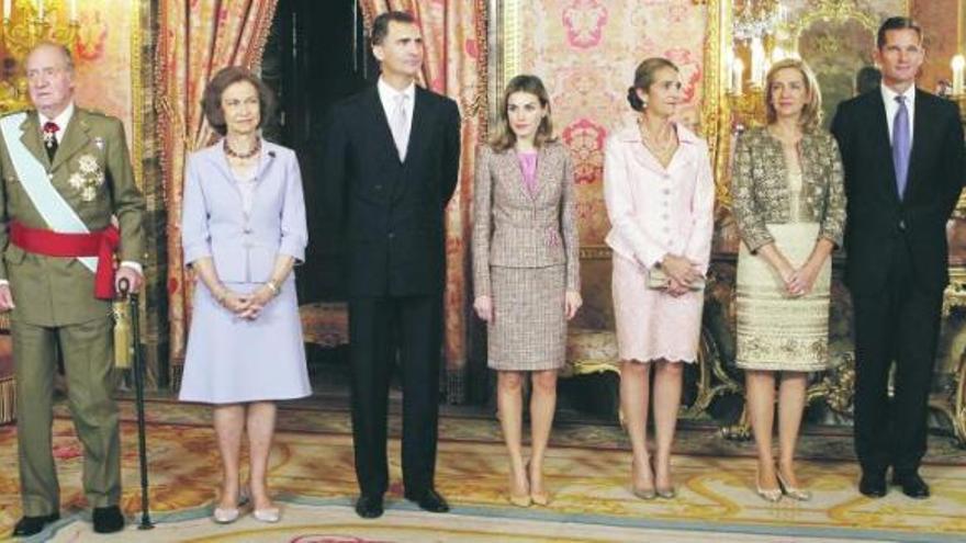 Los Reyes, los Príncipes de Asturias, la Infanta Elena y los duques de Palma, durante la recepción que los Monarcas ofrecieron en el Palacio Real.