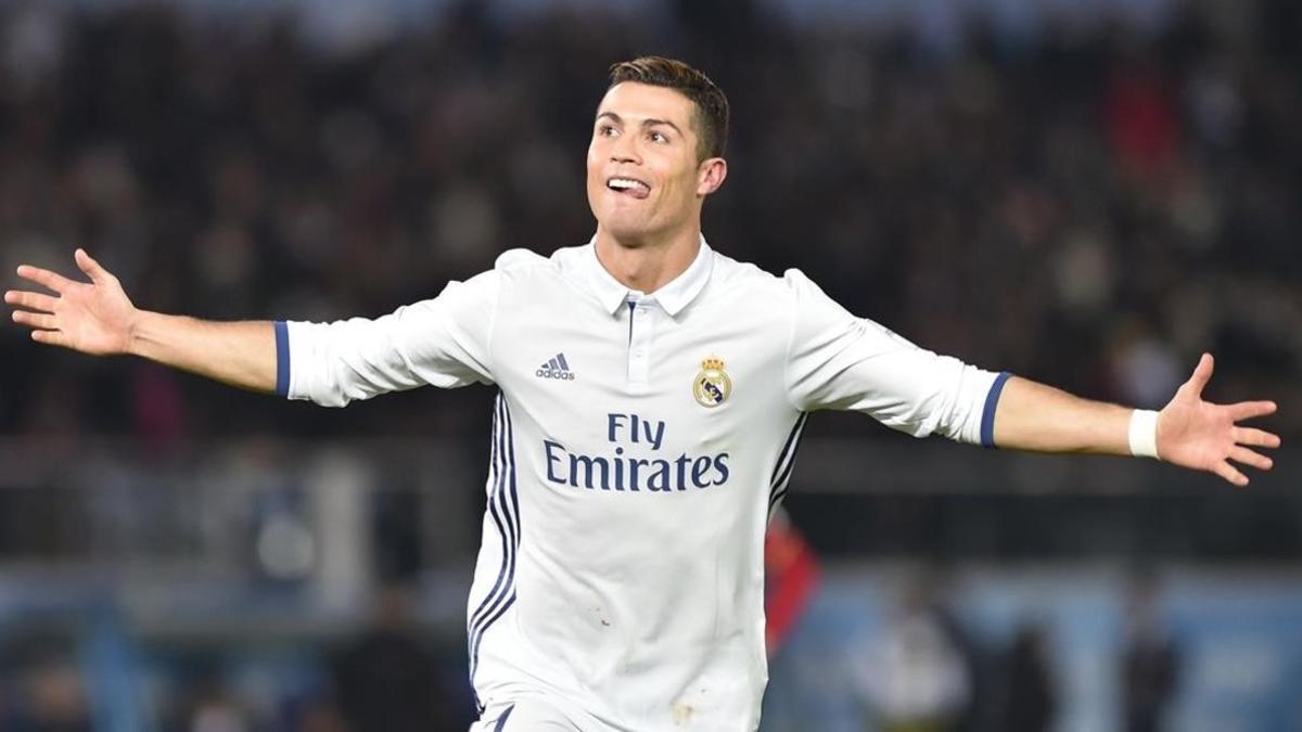 Cristiano Ronaldo celebra uno de sus tres goles, en Japón.