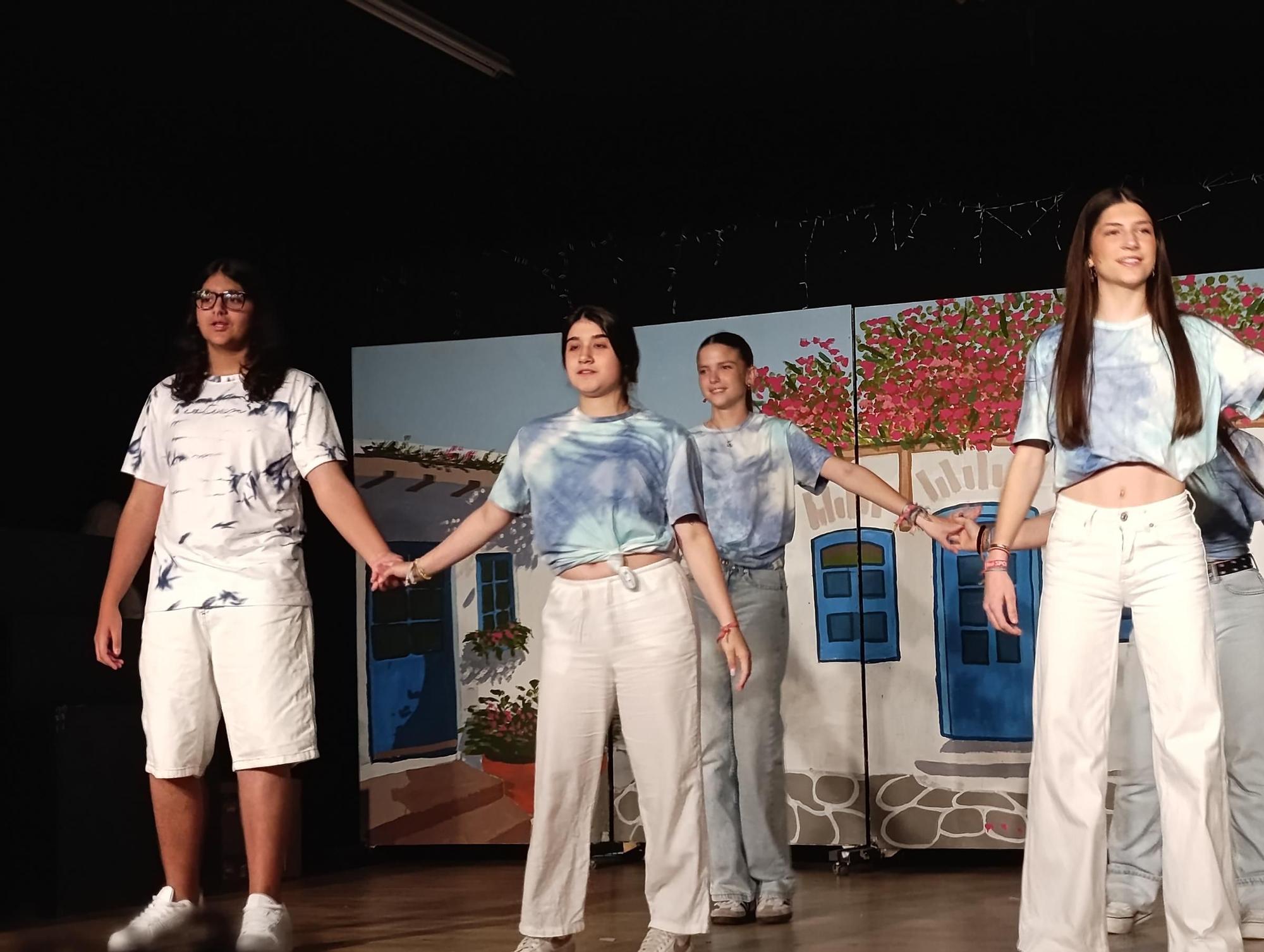Grado baila al son de "Mamma Mía"