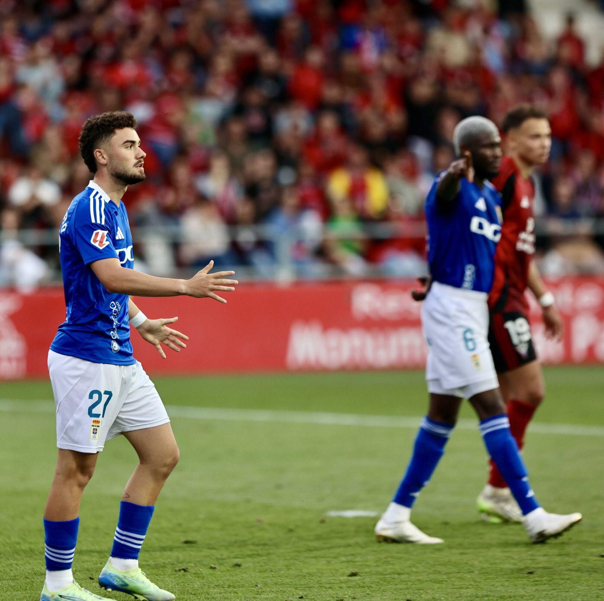 EN IMÁGENES: Ambientazo en la ida de la final por el ascenso a Primera entre Mirandés y Oviedo