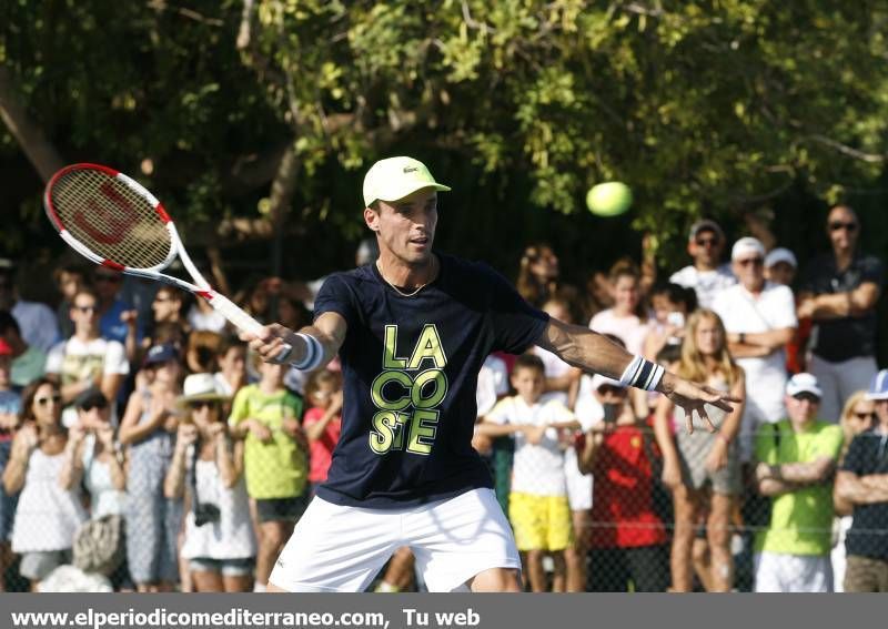 GALERÍA DE FOTOS- Bautista desata la locura peloteando con Ferrer en La Coma