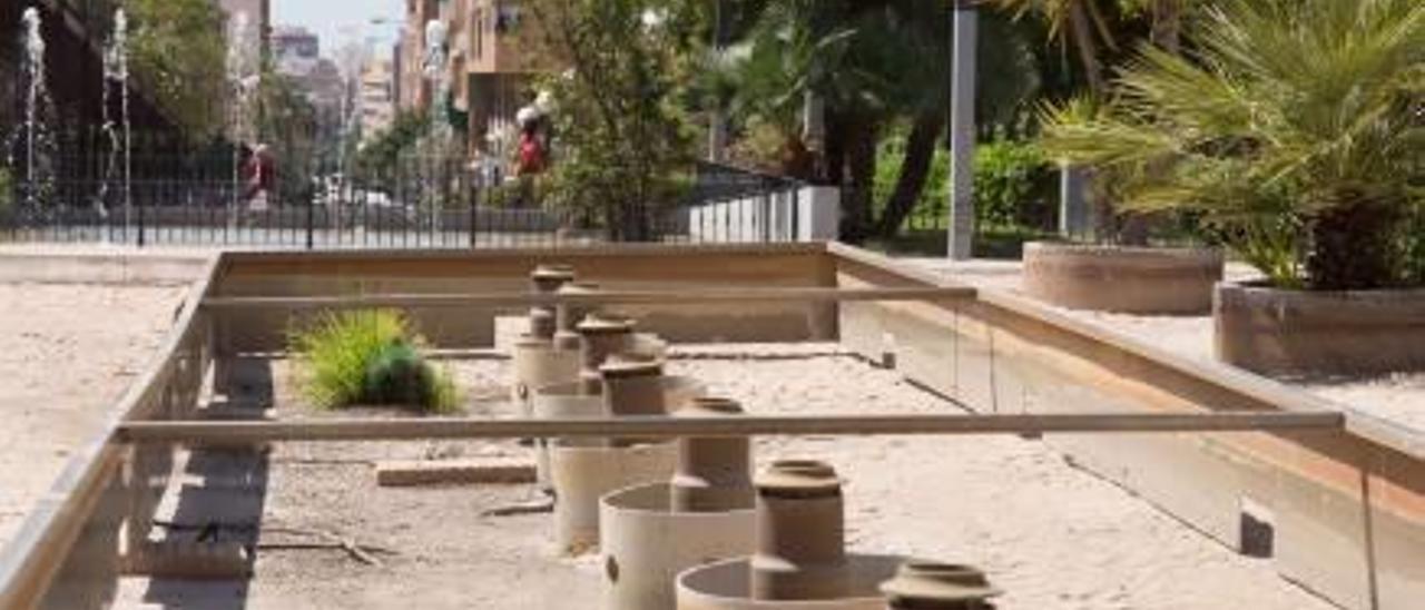 Una fuente de secano en la plaza de América