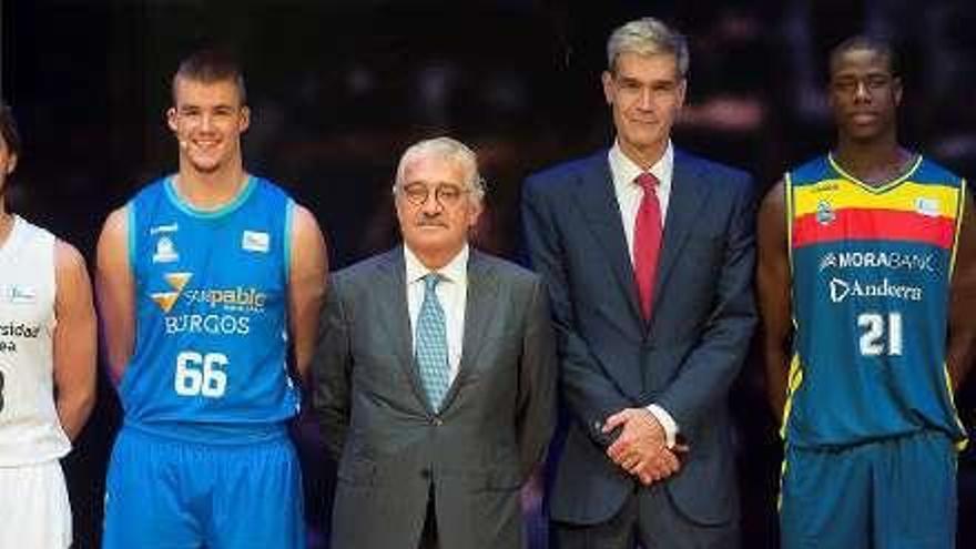 Radoncic (Burgos) y Corbacho (Delteco), en el acto de presentación de la Liga Endesa.